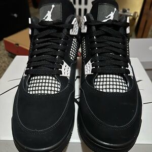 Air Jordan 4 Retro White Thunder 2024